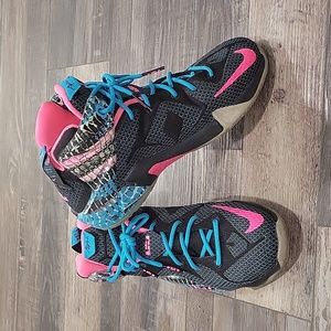 S2 Nike LeBron 12 23 Chromosomes